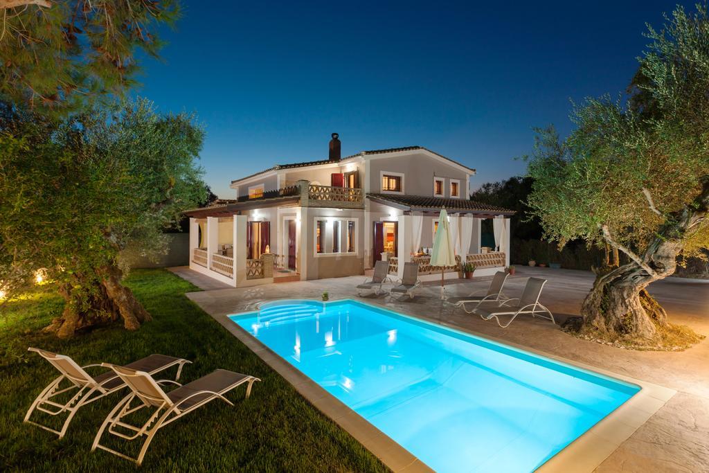 Evalexia Villa - Luxury Villa With Private Pool Near Laganas Perfect For Groups By Villa Mana Gers Kalamákion Exteriör bild