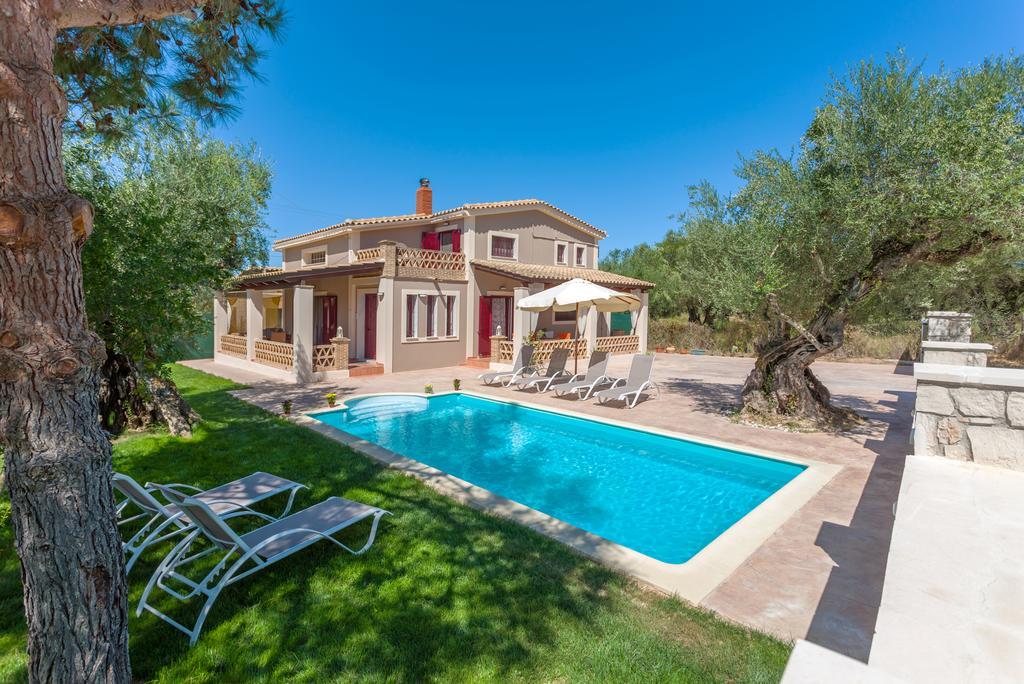 Evalexia Villa - Luxury Villa With Private Pool Near Laganas Perfect For Groups By Villa Mana Gers Kalamákion Exteriör bild