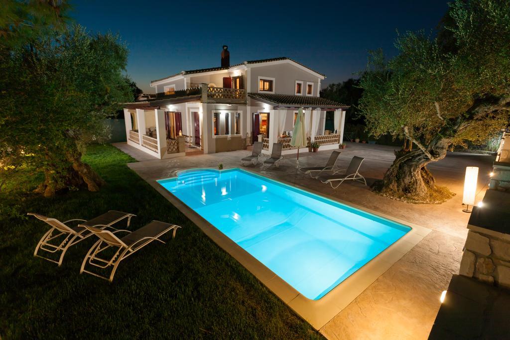 Evalexia Villa - Luxury Villa With Private Pool Near Laganas Perfect For Groups By Villa Mana Gers Kalamákion Exteriör bild