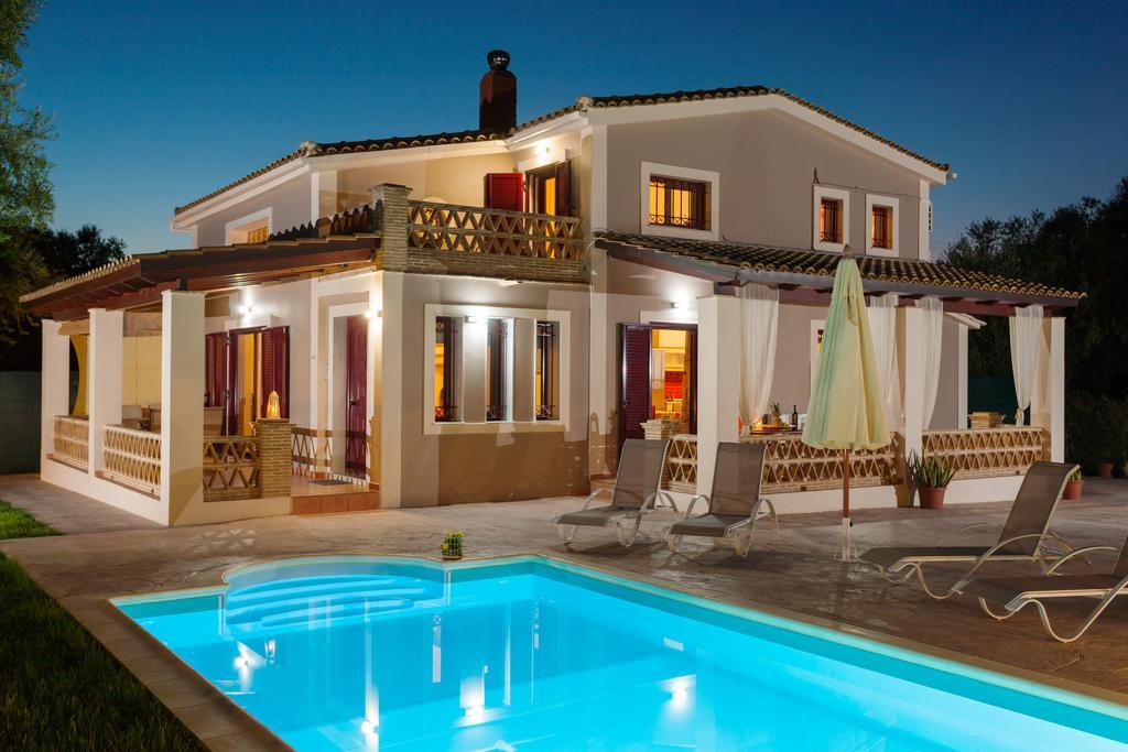 Evalexia Villa - Luxury Villa With Private Pool Near Laganas Perfect For Groups By Villa Mana Gers Kalamákion Exteriör bild