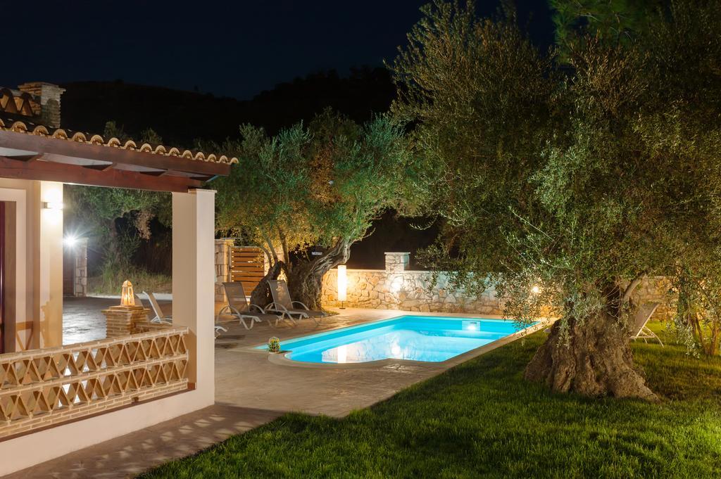 Evalexia Villa - Luxury Villa With Private Pool Near Laganas Perfect For Groups By Villa Mana Gers Kalamákion Exteriör bild